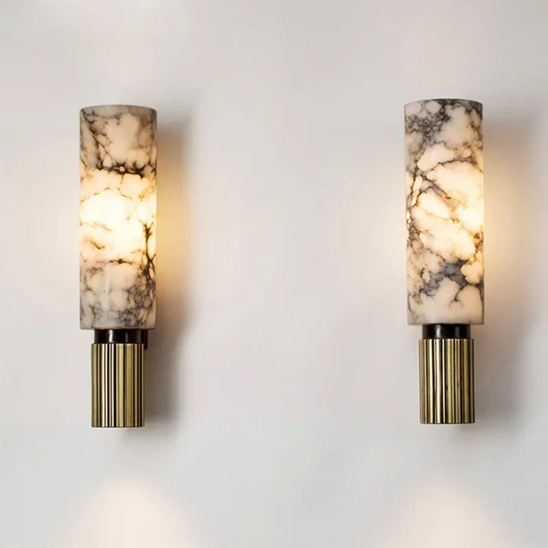 Moderne natuurlijke marmeren wandlamp met koperen accenten – elegante wandkandelaarverlichting voor slaapkamer en gang