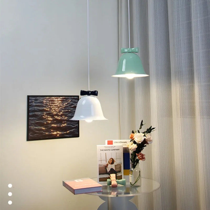 Modern Curved Pendant Light – Elegant Ceiling Fixture for Dining and Living Spaces