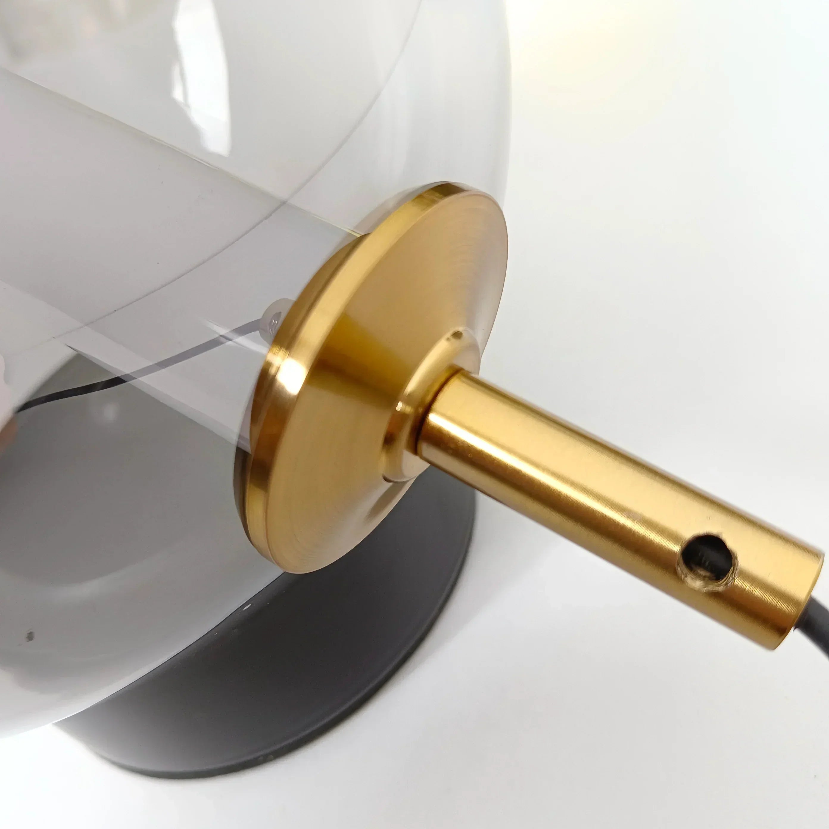 Retro Glass Table Lamp – Vintage Design with Modern LED Light for Stylish Illumination