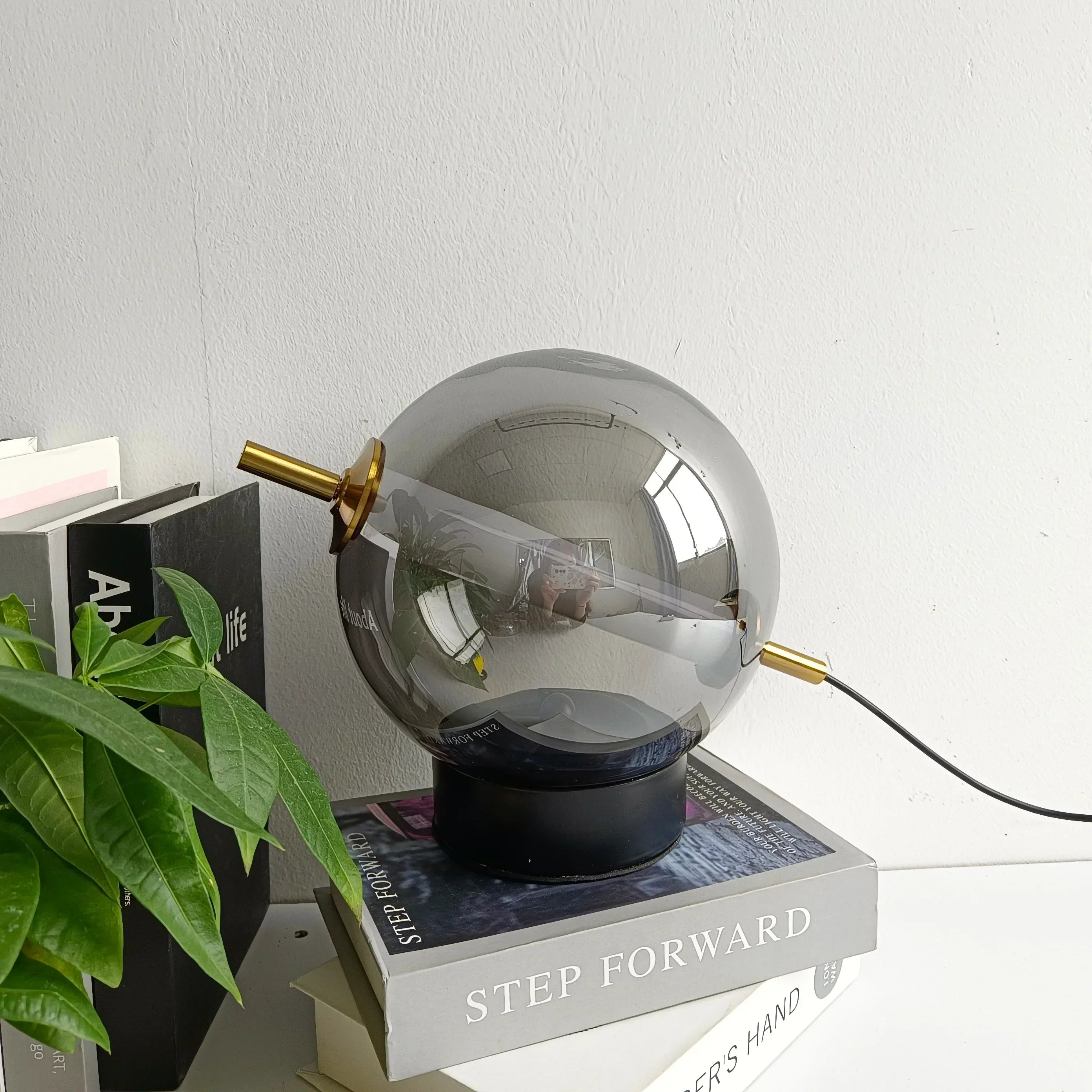 Retro Glass Table Lamp – Vintage Design with Modern LED Light for Stylish Illumination