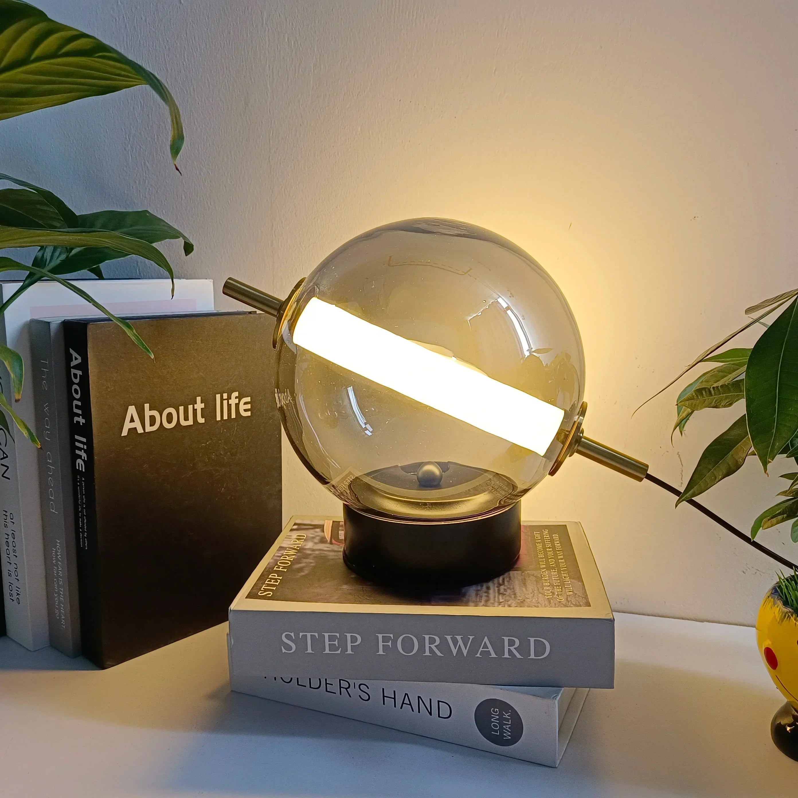 Retro Glass Table Lamp – Vintage Design with Modern LED Light for Stylish Illumination