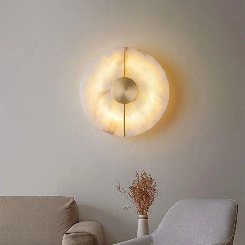 Moderne marmeren wandlamp met LED – elegante goudkoperen afwerking voor woonkamer en slaapkamer
