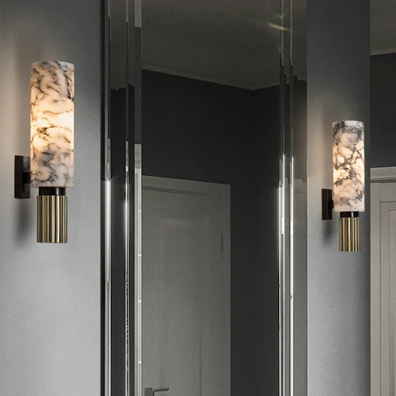 Moderne natuurlijke marmeren wandlamp met koperen accenten – elegante wandkandelaarverlichting voor slaapkamer en gang